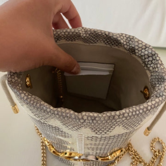 GUCCI BUCKET BAG (AUTHENTIC) - Picture 9 of 16